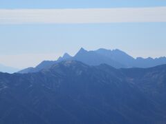 立山(雄山)3003ｍ頂上から穂高の山々、槍ヶ岳を望む