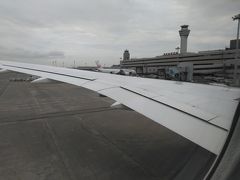 ●JAL104便から

8:31。
ゲートに到着です。
急ぐ旅でもないので、ゆっくりおりました。