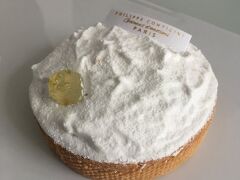 4位　フィリップ・コンティチーニ PHILIPPE CONTITINI
『Tarte Citron, praline au sarrasin レモンタルト、そば粉のプラリネ』 7,50EUR
フランス菓子界の巨匠が作るケーキは、無駄な甘さや装飾がなくシンプルで洗練されています。
