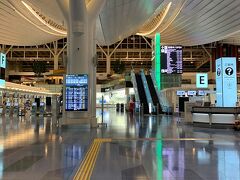 羽田空港国際線。
今は第3ターミナルって言うんだよね。
あぁ…
久しぶりに来ました。
1年ぶり。
ガラガラで寂しい国際線。