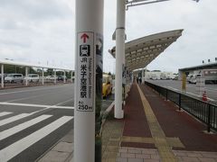 JR米子空港駅からバスで境港港まで行けますが、ちょっと歩いてJR鬼太郎駅へ

米子空港到着が10:45で、鬼太郎列車の11:03に乗れました。