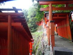 16:37 太皷谷稲成神社の千本鳥居を往復し、湯田温泉に向けて出発。