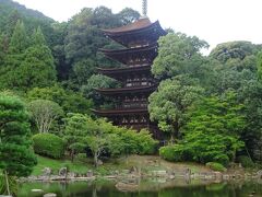 17:38 国宝瑠璃光寺に到着。日本三名塔の一つ五重塔など境内を見学。