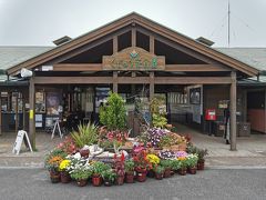 くじゅう花公園に向かいます
いつもは素通りなのですが今回は
入場料1300×2、地域共通クーポン2枚＆JAF割▲100×2を使いお支払い400円


