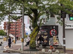 まずは、塩ラーメンで有名なあじさい本店へ向かいます。