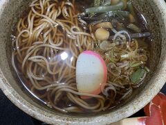 私は軽めにお蕎麦。