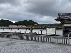 比叡山でも高野山でもなく
荒涼とした雰囲気

此処のガイドさんが案内役です