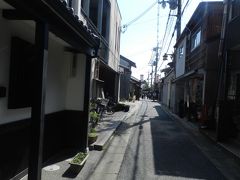 ならまちを歩いて、予約してあったランチスポットへと向かいます。
久しぶりに歩く奈良町だったので、少し迷いました。