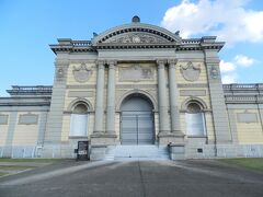 「なら仏像館（旧帝国奈良博物館本館）」の建物は、1894年に竣工された近代建築物（重要文化財）です。
