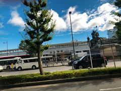 小田原駅まで送って頂いてラクチン。（強羅駅までの送迎もあるようです）
駅のお土産屋さんで地域クーポン券を使いきる為にかまぼこ等をお土産に息子が買っていました。