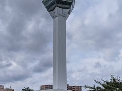 函館空港に到着したら市バスに乗って五稜郭へ向かいます。
40分位乗って五稜郭公園入口で下車。

あいにくの曇天で肌寒いです。