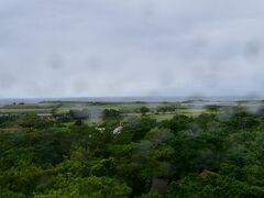 来間島の風景。
雨で写真撮りそびれてしまいましたが、サトウキビ畑の広がるのどかな島でした。