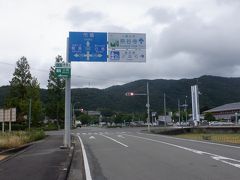 十楽寺から次の札所へは徳島自動車道沿いに進みます。雨はいったんやみましたが雲は空を厚く覆っています。