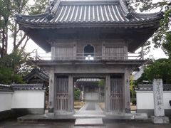 田園の中を走ります。9番法輪寺の山門は簡素な造りながらも渋い風格のあるお寺です。