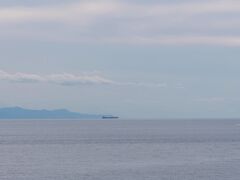 見渡す限り180度開けた視界
遠くに船も見えるー♪

函館公園から徒歩1.4km
ホテルを出てから約5km、所要時間約2時間半
寄り道多め♪(´ε｀ )
歩けなくはない...しかもけっこう歩いた旅行3日目でも。
ただ、車で来れるなら立待岬は車がおすすめ...かもしれない。
坂...多いしネ(*´ω`*)