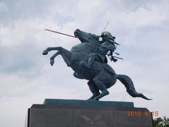 山形城に到着しました！！
こちらは最上義光騎馬像。