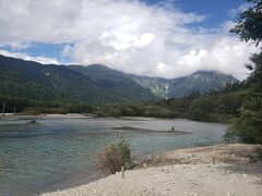 到着です！10数年ぶりの大正池！
大正池といえば枯れ木立が印象的でしたが、今はほとんどなくなってしまったのですね。