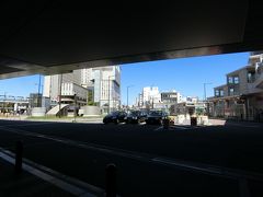 富山駅から「あいの風とやま鉄道」で高岡へ。
JRから第三セクターに変更した路線だが、なんともいえない社名だな。