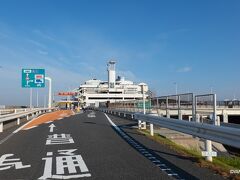 07:15 海ほたるPA＝東京湾アクアラインのパーキングエリアに30分ほど滞在