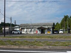 08:45 ＪＲ久留里線 久留里駅～君津市久留里観光交流センター+水場
ＪＲ久留里線 久留里駅前は久留里城下町散策のスタート地点です。広場の隅には、小さな道の駅といった感じの君津市久留里観光交流センターがあります。内部には鉄道資料展示もあり観光情報やちょっとしたお土産購入と合わせて楽しめました。