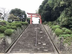 富岡市にある一之宮貫前神社に来ました。
階段の下の駐車場に置いて・・・今回も又階段です。