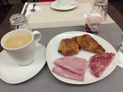 1/4　いよいよパリで行動開始！！
ホテルの朝食はこんな感じ。