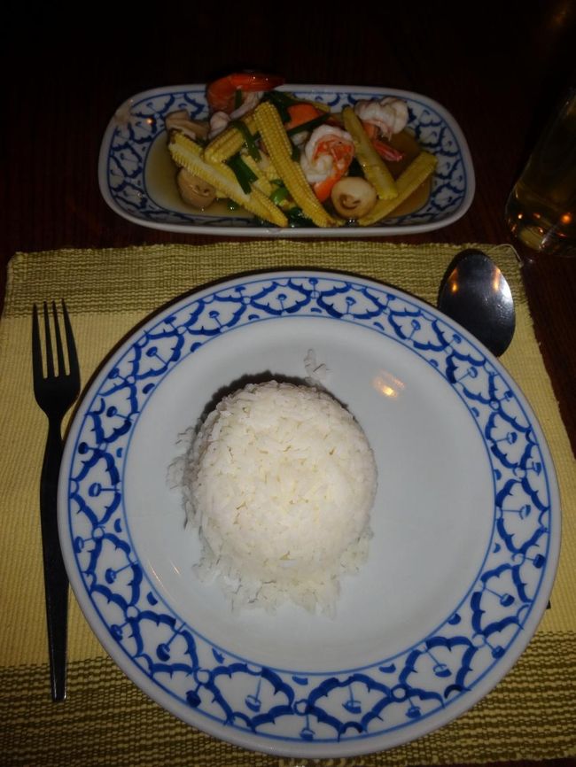 海老と野菜の炒め物です。シンプルなこの一品が大好きなのです♪