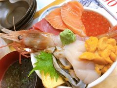 目指したのは海鮮丼。小樽で水揚げしていないものが沢山のってる。知ってるけど北海道なら海鮮丼でしょ？！