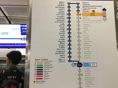 晩ごはんついでにショッピングモールへ。
久しぶりに乗るので路線迷う。