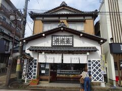 途中でお土産もいくつか買ったヨ。
まずは「結城堂本店」で和菓子と、