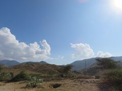 昼食後、ケレンを出発してアゴルダトに向かいます。
この時は良く晴れていましたが、ここはエリトリア。コロコロ天候が変わるのです。雲も次第に多くなっていきました。