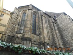 レススロヴァ通りを道なりに西に５分程歩くと、黒い外観のすごい雰囲気のある建物がありました。ズデラズの聖ウェンセスラス教会（Kostel svateho Vaclava na Zderaze）です。