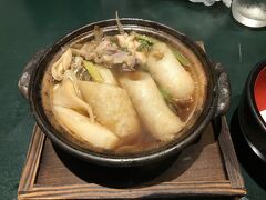秋田市には、久保田城訪問の他に、夕飯を食べに来ました。
折角秋田にきたので、きりたんぽで。