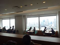 　今回の診察も幸い、経過に問題はありませんでした。医学的には決して「当然の結果」ではないので、心底ほっとする瞬間です。
　時間はもうお昼前。ひさびさに最上階の展望レストランに足を運びました。病院に用がある人しか入れないけど、汐留や築地が一望できて、味もいいレストランです。がんばったご褒美だね。
