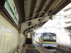 　というわけで素直に折り返し電車に乗り、鶴見駅の１つ手前の国道駅で下車しました。ここは鶴見線の「本線」たる区間なので、昼間でも20分間隔で電車が来ます。