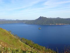 第一展望台から移動し、第三展望台
からの眺めです
カムイシュ島（中の島？）は、ここ
からの方が近くに見える気がします