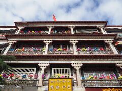 バルコル街のジョカン寺へ向かいます。
