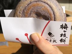 出来たてホッカホカ
この日限定の古代米バージョン購入
少し紫っぽい綺麗なお色
味は、餅が薄く柔らか目の大福をホットサンドメーカーで焼いた感じ
甘さ控えめ、サクサクで美味しい
ラーメン食べてなかったらオリジナルも頂きたかった。

1店舗だけ異常に並んでた「かさの家」さんというお店ありましたが、
あのお店はどれだけ美味しいのか気になります。