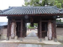 87番札所　「長尾寺」
鐘楼が門にありました。