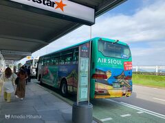 小さな空港なのですぐに乗り場がわかりました。
全国どこでもSuicaをタッチして乗れるようになったのはかなりの時短ですね。