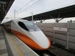 お昼の12時半ごろに、高鉄台南駅に到着。
写真は、高鉄台南駅に停車中の台湾高速鉄道700T型電車。