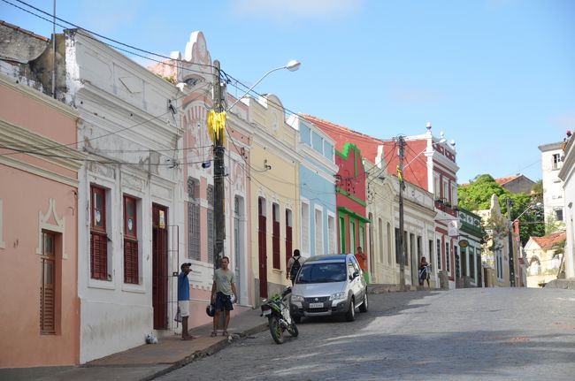 カラフルなオリンダの町並み。