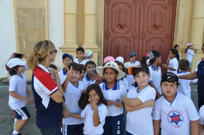 社会見学に来ていた子供たち。