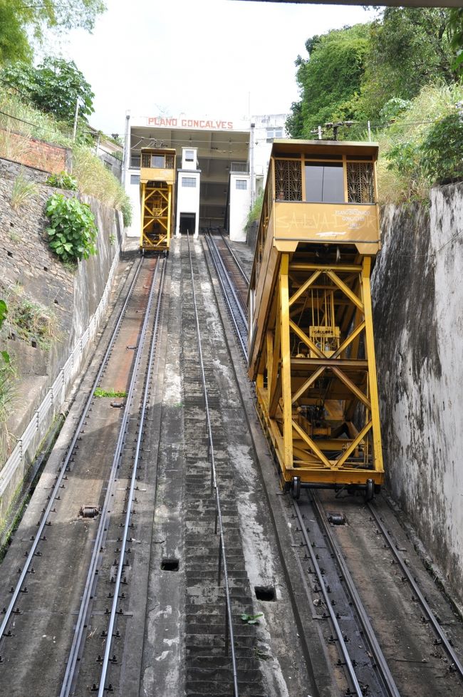 こちらはケーブルカー。