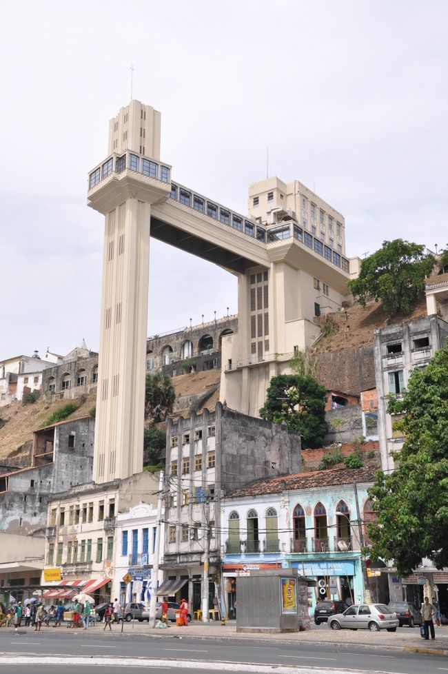 下から見たエレベーター