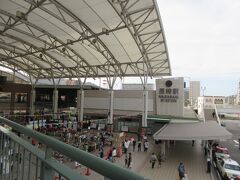 長崎駅に隣接する広場が下に見えます。
総合案内所も有ります。
宿に迎えの連絡を入れました。