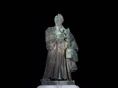 函館の繁栄の基礎を築いた高田屋嘉兵衛の像