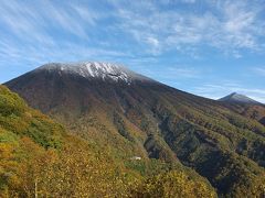 明知平から男体山。雪ですね。