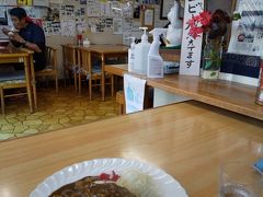 利尻にきたら生うにですが、10月なのでありません。
ほたてカレーを食べました。