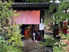 高山で行列していたお店　
栗スィーツのお店


恵那川上屋高山花筏店　
